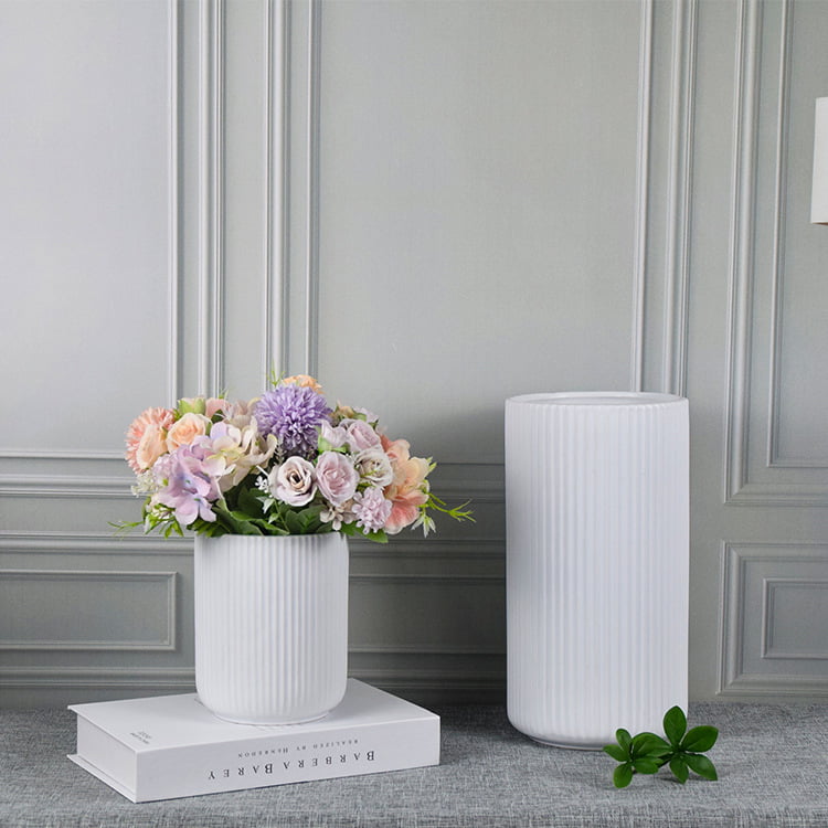 Minimalist white ceramic vases - photo 1